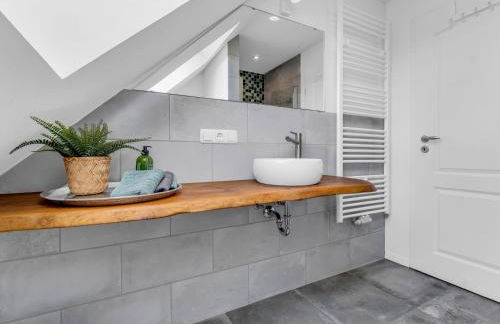 Haus am Seeufer mit Badestelle in 200m, große Sonnenterrasse, umzäunter Garten, Hunde willkommen - Foto 7