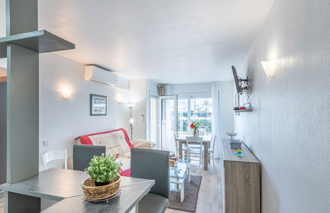 2 bedroom Apartment in Castelló d'Empúries - Photo 11