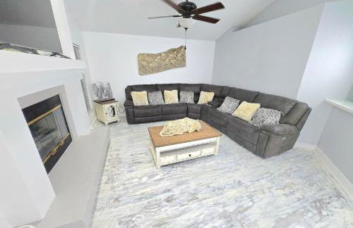 Pool house Best location in Wesley Chapel - Photo 51