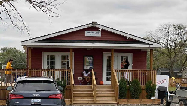 Check-in/check-out kiosk