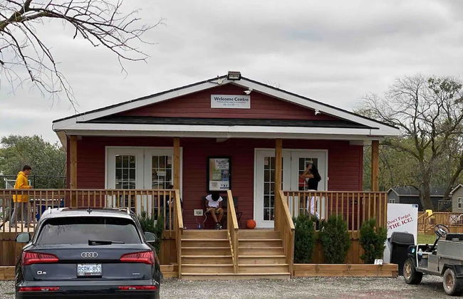 Falcon Cottages - Photo 2