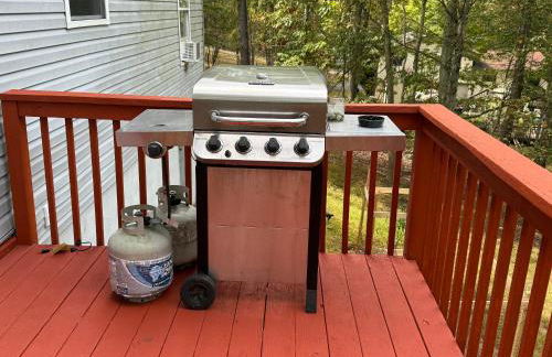 Spacious and tranquil 5br house in charming East Stroudsburg w game room, pets allowed - Foto 20