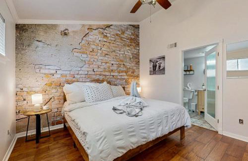 Lakeside Getaway with Patio on Lady Bird Lake - Foto 10