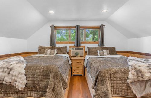 Trails End Cabin with a hot tub fire pit & indoor pool - Foto 29