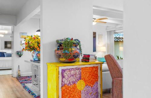 Nature-Inspired Stay with Pool, Fire Pits and More - Foto 17