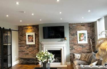 Manchester Luxury Country House Close To The City With Hot Tub & BBQ Fire Pit. - Foto 43