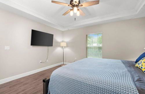 Pet-friendly, Heated Pool, Close to Everything 3 Bedroom Home - Foto 12