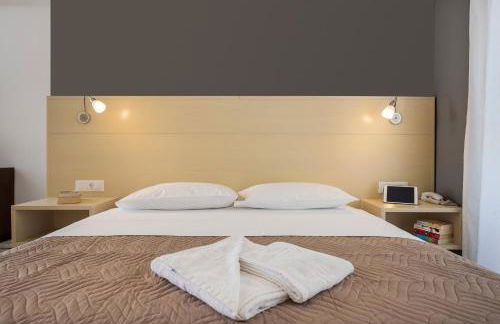 Esplanade Apartments - Heated Pool - Photo 24