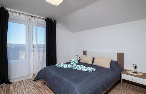 Amazing Apartment In Krsan With Wifi - Photo 9