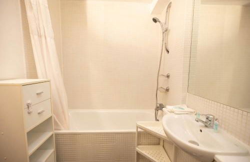 Muirhouse 2BR Apartment with Free Parking - Foto 22