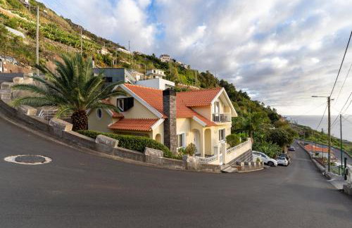 Vanda House com 2 Quartos Vista Mar e montanha no centro da Ilha - Foto 1