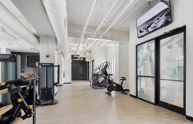 Spacious 2BD With Private Balcony and Free Parking 2 - Foto 46