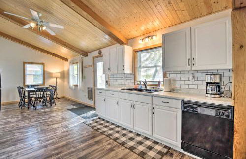 Waterfront Onamia Retreat with Dock and Fire Pit! - Foto 8