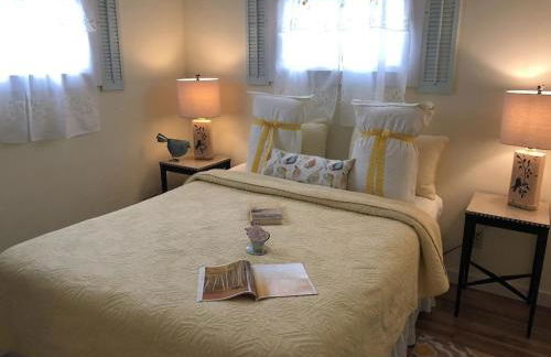 Anthony Beach - Seneca Lakefront Retreat w Covered Dock Lounge Area - Hot Tub & Fire Pit - Pets OK - Foto 6