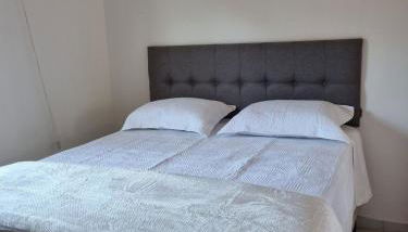 Lindo loft decorado no centro c/ garagem - Foto 2