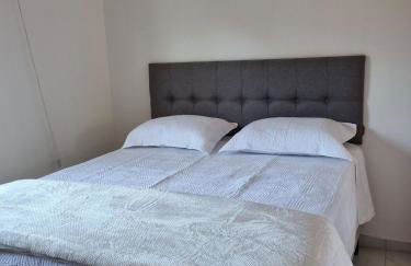 Lindo loft decorado no centro c/ garagem - Foto 2