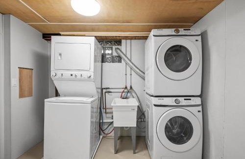 Stylish and Accessible Six Bedroom Home in Wexford/Pittsburg With Kids Amenities - Foto 43