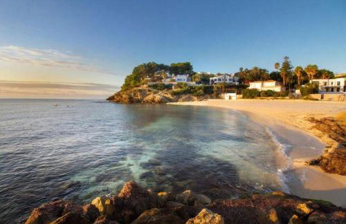 Fabulous refurbished apartment above private villa - Foto 2