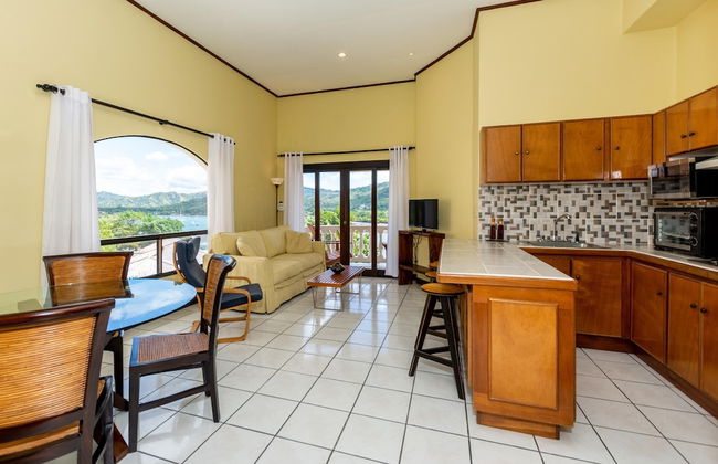 Birds-eye view of the ocean in nicely priced unit on top floor in Flamingo - Photo 5