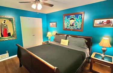 Family Friendly Downtown Home - Private Yard & Grill - Location, Location, Location! - Foto 14