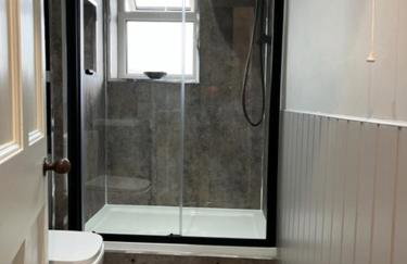 The Blue Cottage with luxurious Super King bed - Photo 27