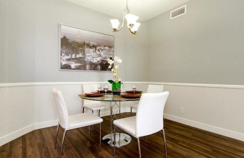 Designer Penthouse 2 Bedroom with Balcony Beverly Hills Adjacent - Foto 86