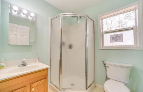 Cozy Lake Luzerne Home - 1 Mi to Wayside Beach! - Foto 16