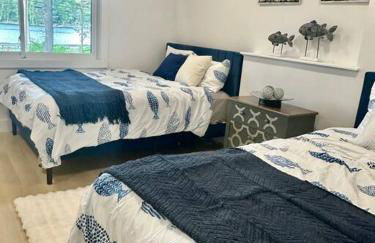 Luxe Modern Lakefront Oasis - Hot Tub, Sunset Views, Pet & Family Friendly! Close to UMF! - Foto 44