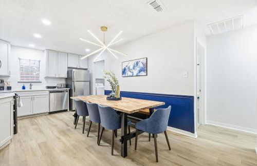 Luxury Living w Backyard Pool Oasis 5BD 3BA - Foto 9