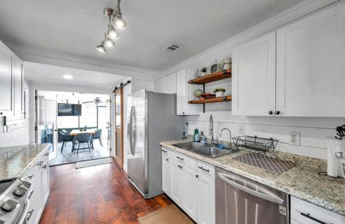 Close to downtown& beach- pool, porch, fenced yard - Foto 33