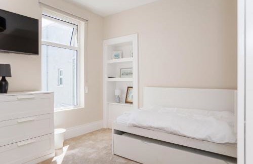 111 By Mayfair - Luxurious 12 Bedroom House, Portrush - Foto 25