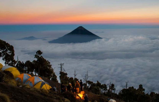 Ruta de 2 días de trekking por el volcán Acatenango - Foto 1