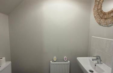 Luxury Contractor 4 Bed Home Sleeps 8 Cardiff Airport Parking - Foto 17