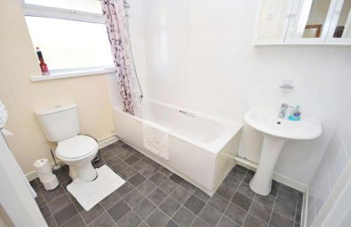 St Marys, Hayling Island - Photo 11