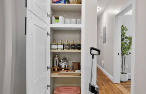 LUX Retreat Home with Yard - Foto 16