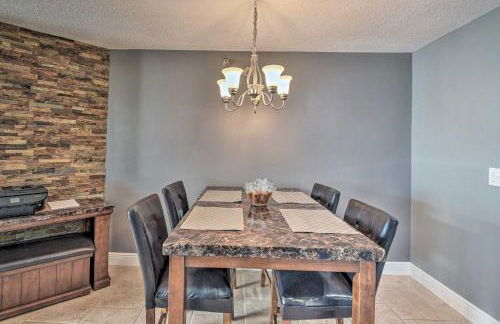 Sleek Beachfront Getaway with Community Perks! - Foto 6