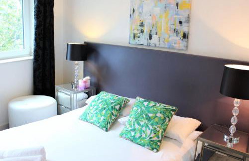 Work Rest and Stay at Gunwharf Quays - Foto 1