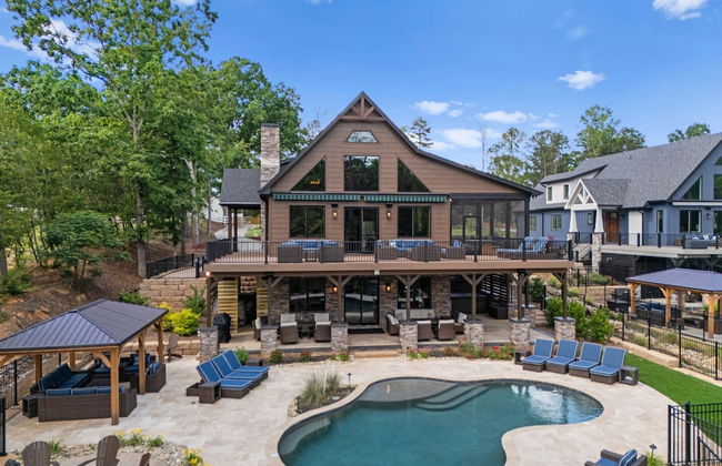 Black Bear Lodge by Avantstay Lakefront Dock Pool Theater Sleeps 20 - Foto 1