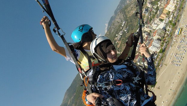 Aventura en parapente en tándem – ¡Vuela sobre las nubes! - Foto 3, Özlem - Alanya