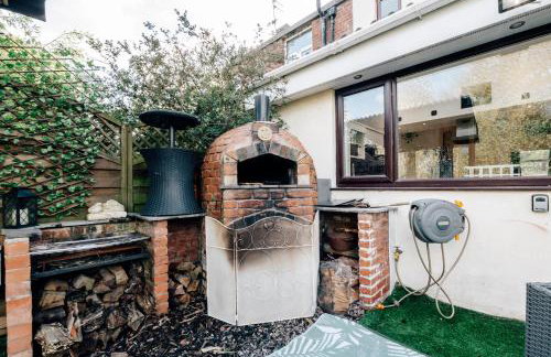Luxury Unique Townhouse with Hottub & Pizza Oven - Foto 25