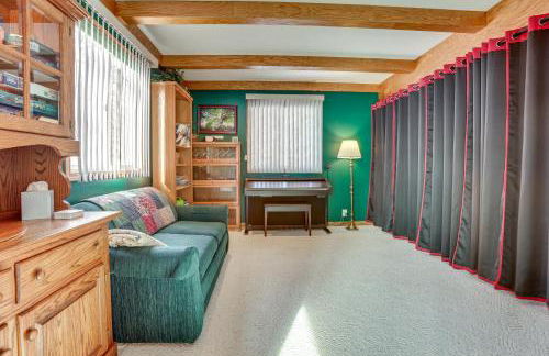 Sauna and Fireplaces! Lakefront Cadillac Retreat - Foto 14