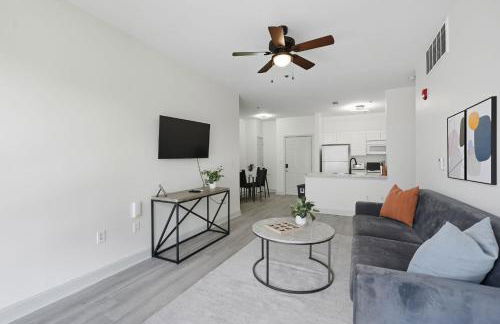 Contemporary 2BR2BA with Great Amenities - Foto 1