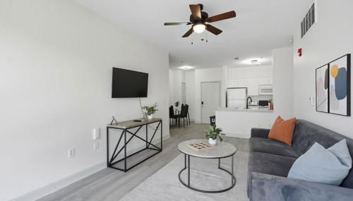 Contemporary 2BR2BA with Great Amenities - Foto 1