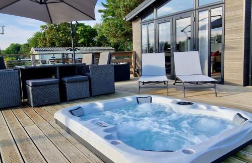 Rolo's Lakeside Lodge With Hot Tub & Hi-Speed Wifi - Foto 1