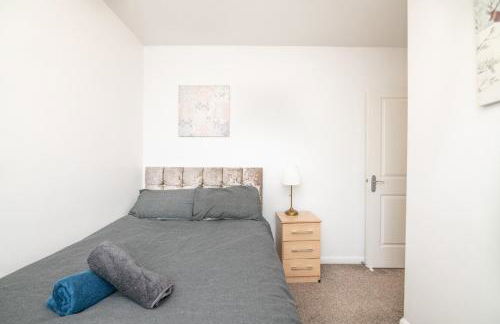 5 bed house with free secure parking in pleasant quiet location - Photo 20