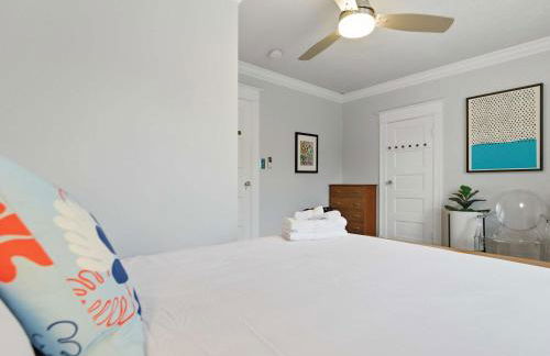 Charming 4BR Bungalow - Steps to Clarendon METRO - Foto 11