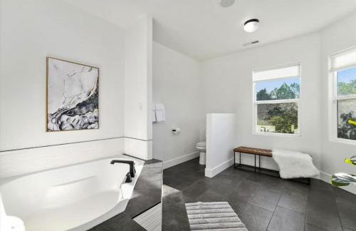 Private Oasis On 2 Acres with Indoor Pool and Theater - Foto 24