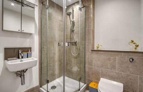 3-Bed, 2-Bath Wembley Apartment with Free Parking - Foto 7