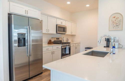 Brand New Designer Home - 5 minutes from East Port - Foto 6