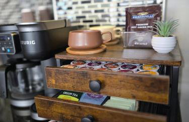 Luxury 1BR Resort Stay with WiFi, Pool, and Desk near Med Center and NRG - Foto 8